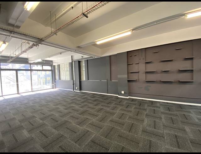 108M² OFFICE TO LET IN WOODSTOCK